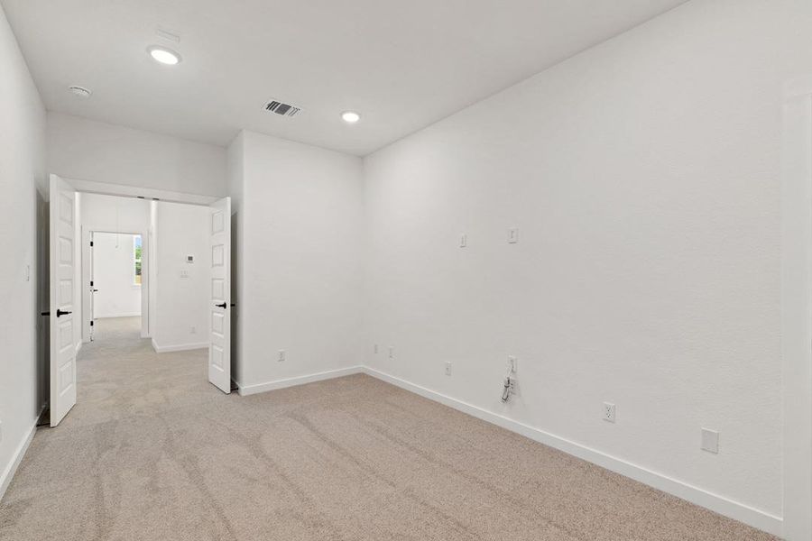 Spacious, unfurnished interior of a new home in Heritage, Dripping Springs (Image 36).
