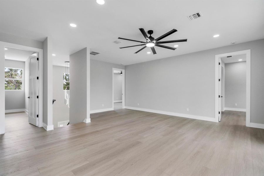 Spacious, unfurnished interior of a new home in , Jensen Beach (Image 51).