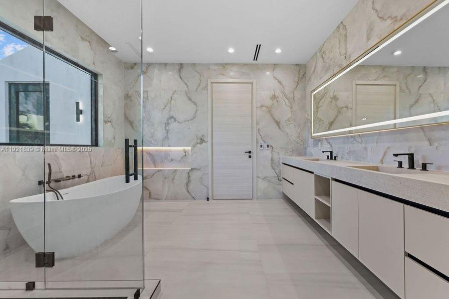 Furnished interior view inside a new home in , Fort Lauderdale (Image 45). Furnished interior view inside a new home in , Fort Lauderdale (Image 45).