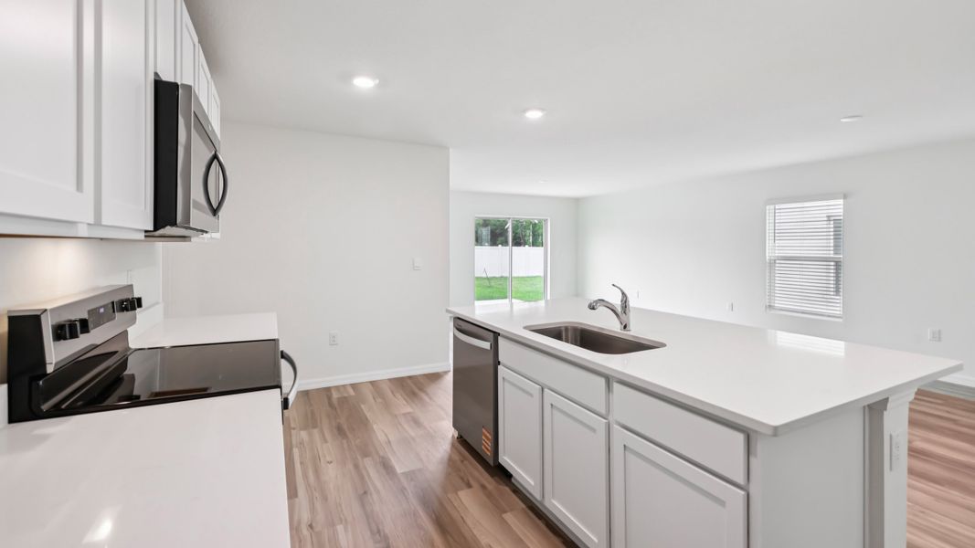 Representative furnished interior of a home built from the ROBIE by D.R. Horton in Oaks Preserve, Gainesville (Image 17).