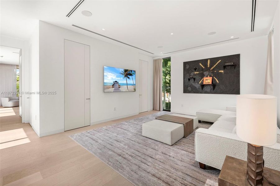 Upstairs family room/extra bedroom