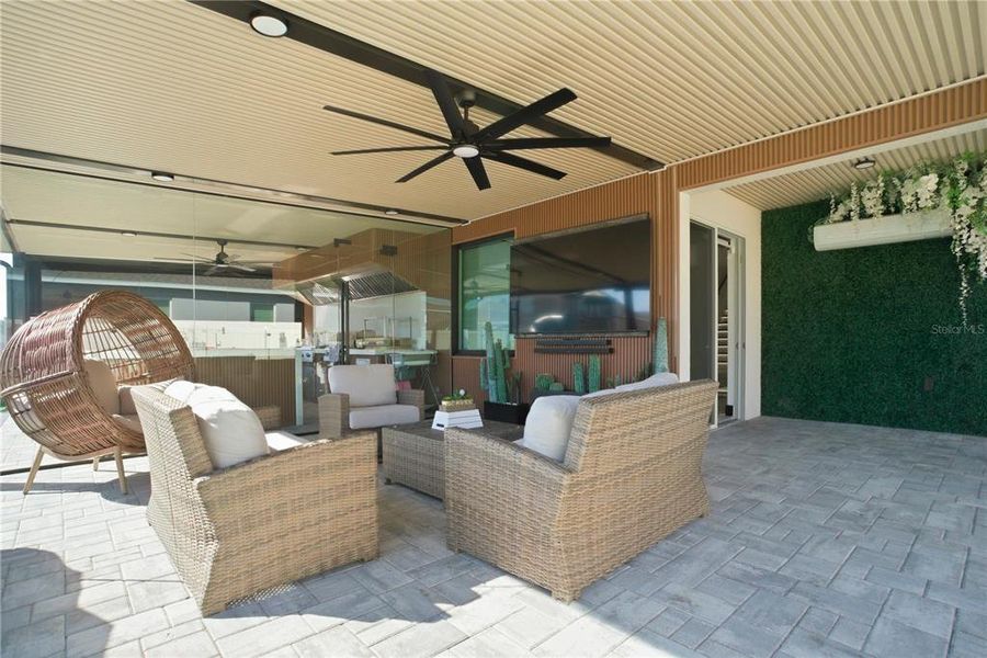 Exterior details and patio area of a home in Storey Creek, Kissimmee (Image 29).