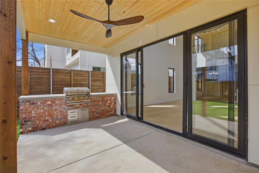 Exterior details and patio area of a home in , Dallas (Image 15).