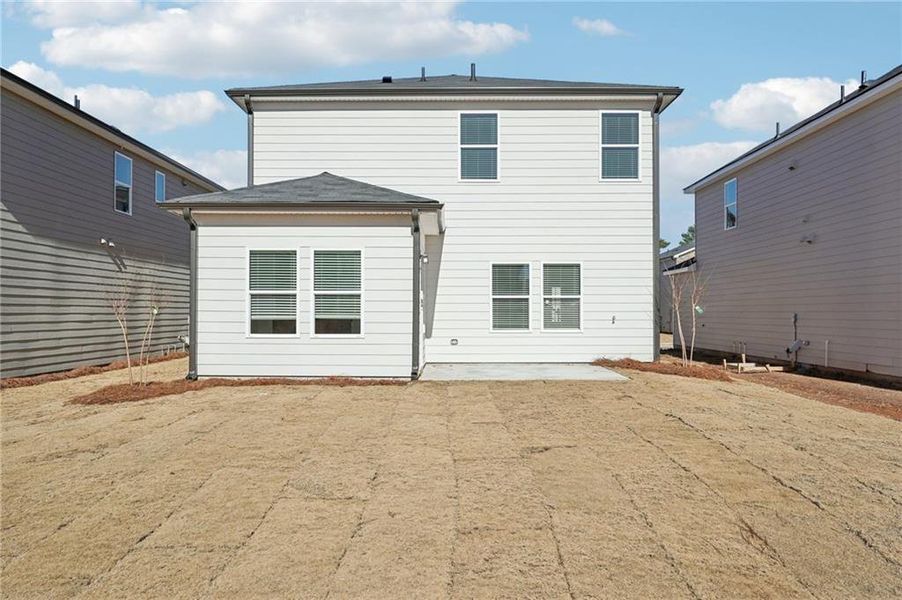Exterior details and patio area of a home in Hawthorne Station, College Park (Image 30).