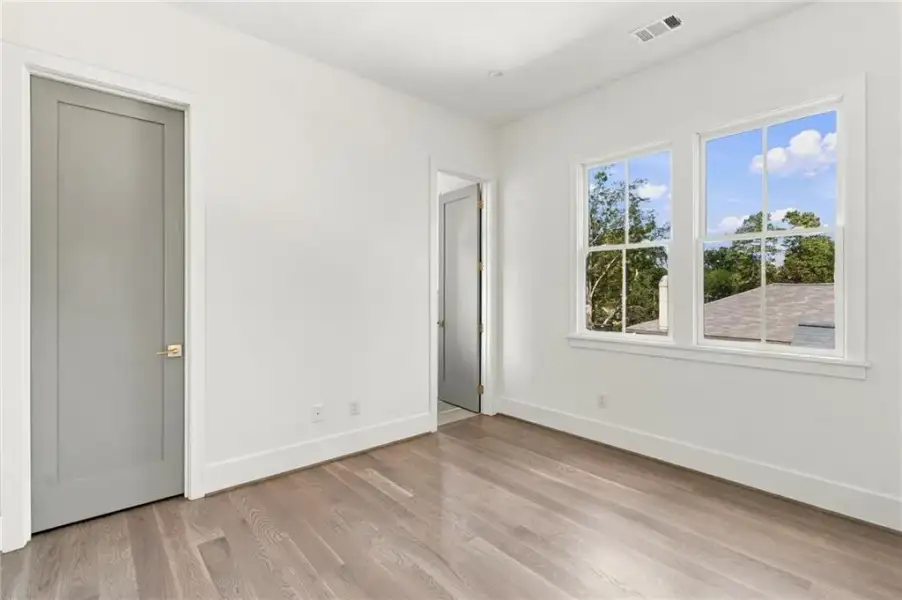 Spacious, unfurnished interior of a new home in , Atlanta (Image 62).