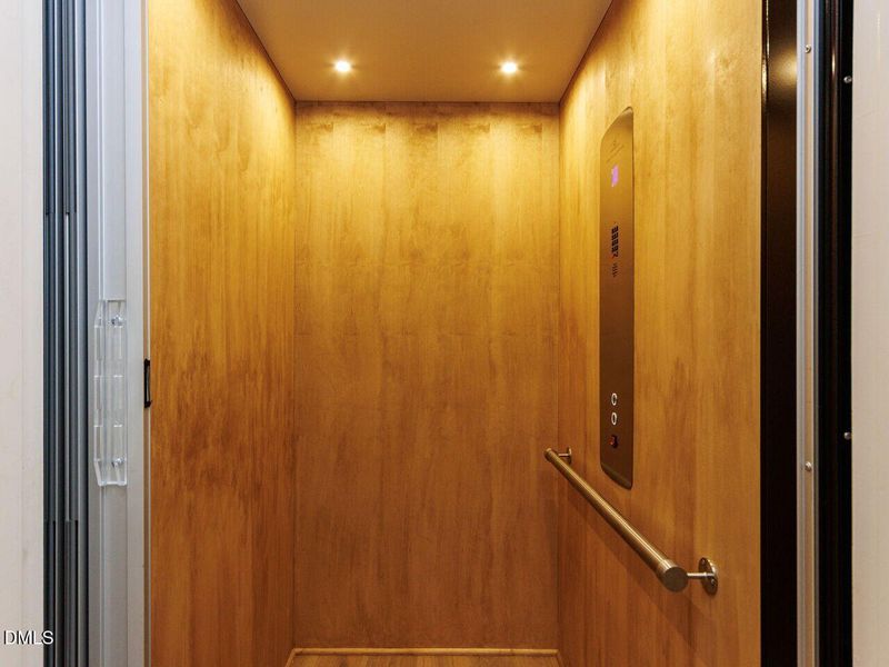 031-1280x960-elevator 031-1280x960-elevator