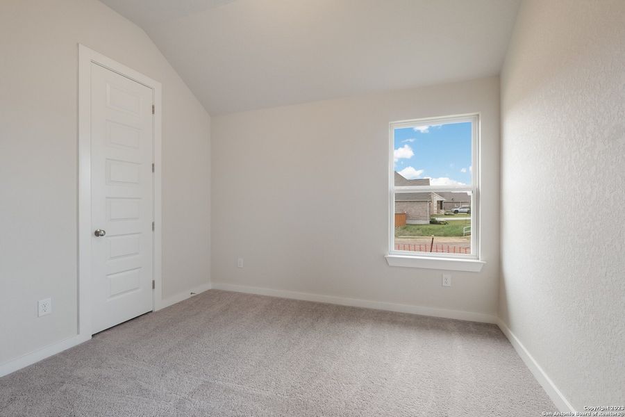 Spacious, unfurnished interior of a new home in Foxbrook, Cibolo (Image 30).