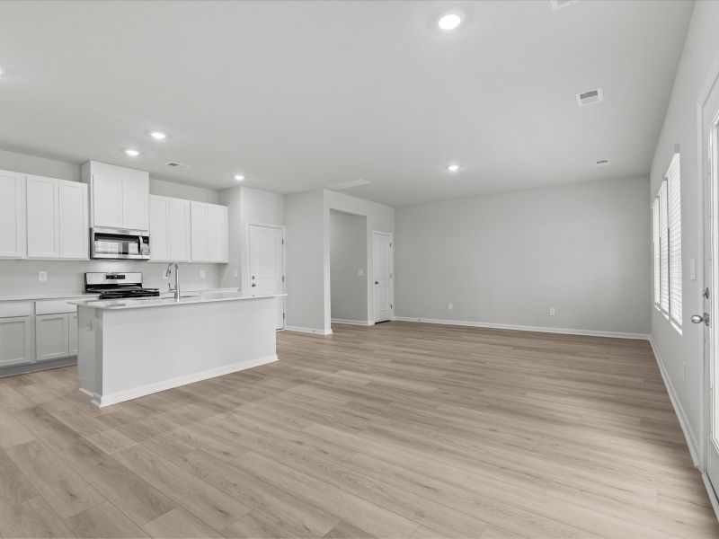 Spacious, unfurnished interior of a new home in Pleasant Brook, Piedmont (Image 15).