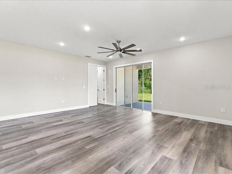 Spacious, unfurnished interior of a new home in , Winter Haven (Image 24).