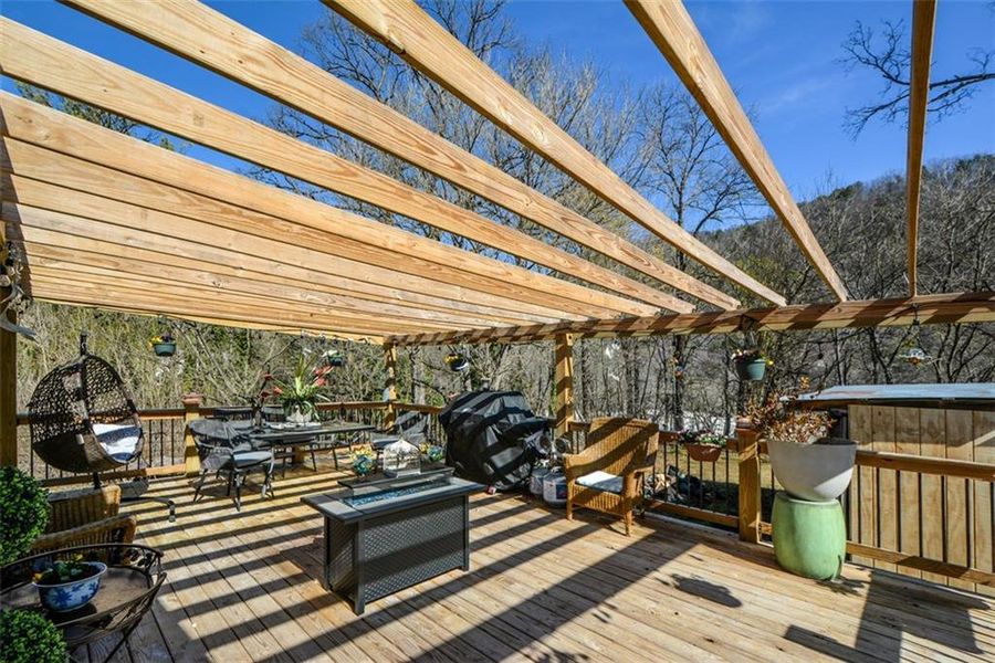 Community amenities in , Talking Rock (Image 37). Community amenities in , Talking Rock (Image 37).