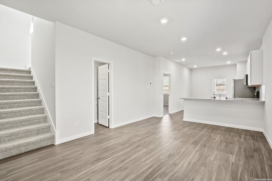Spacious, unfurnished interior of a new home in Melissa Ranch, San Antonio (Image 21).
