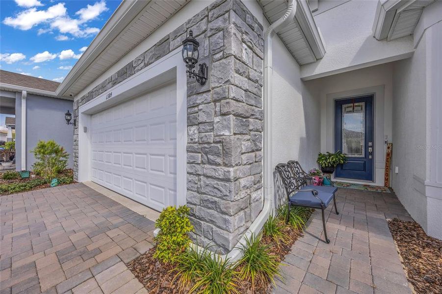 Exterior details and patio area of a home in , Minneola (Image 3).