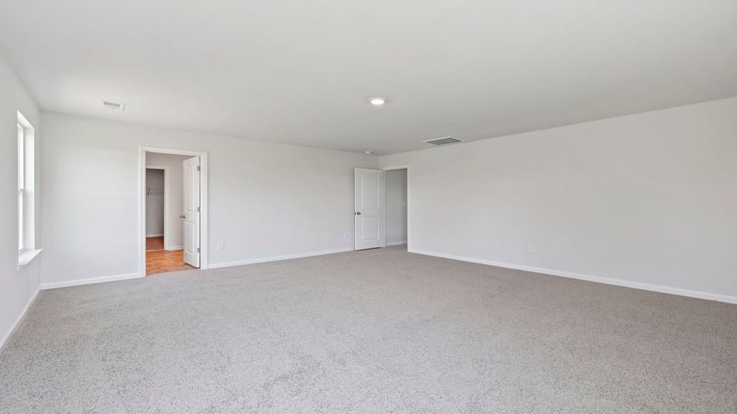 Spacious, unfurnished interior of a new home in Durbin Meadows Traditions, Fountain Inn (Image 33).