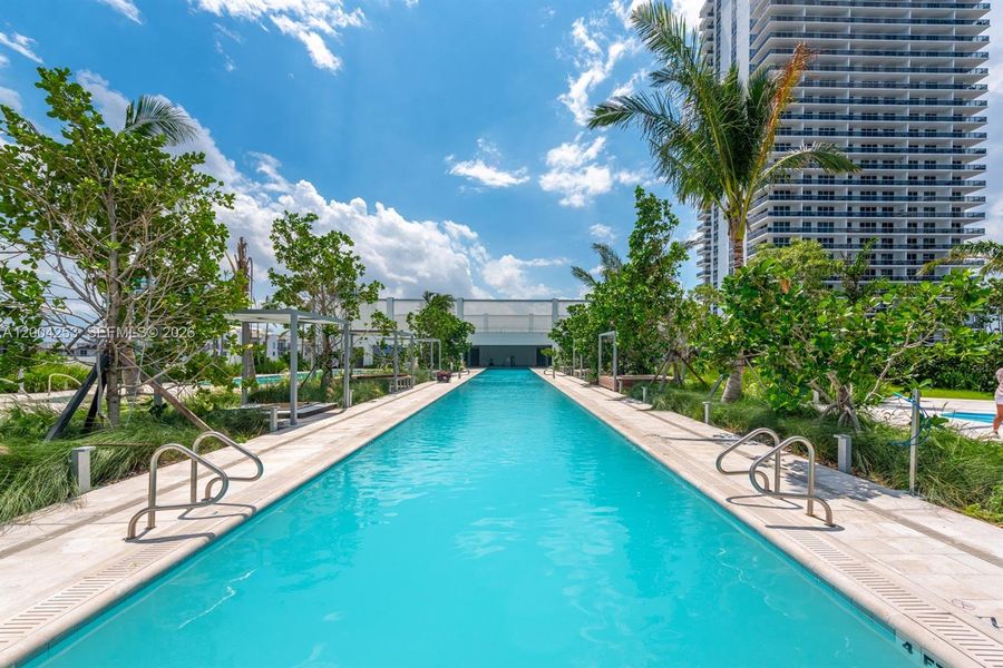 Condo located in Miami, FL showcasing its design and architecture (Image 26).