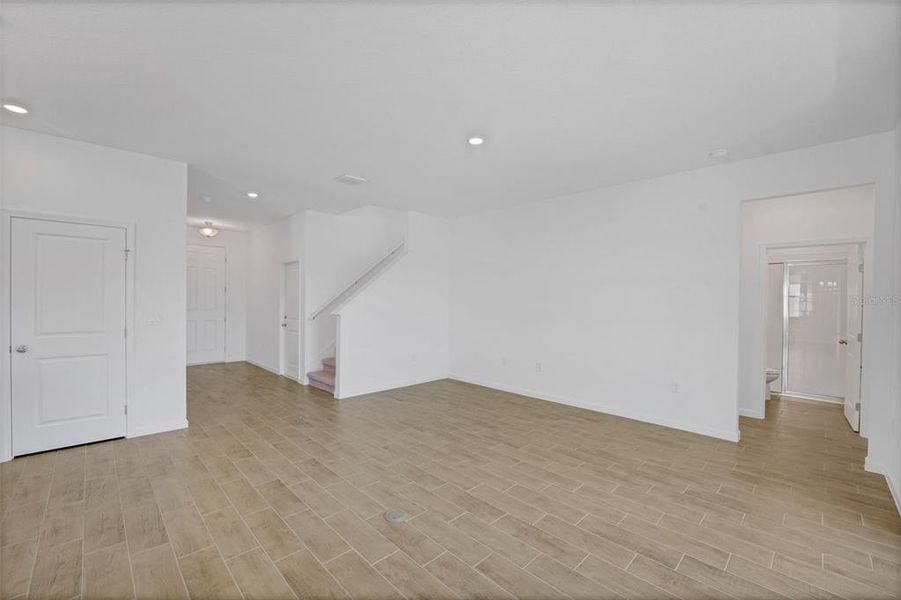 Spacious, unfurnished interior of a new home in Willowbrook North, Winter Haven (Image 31).