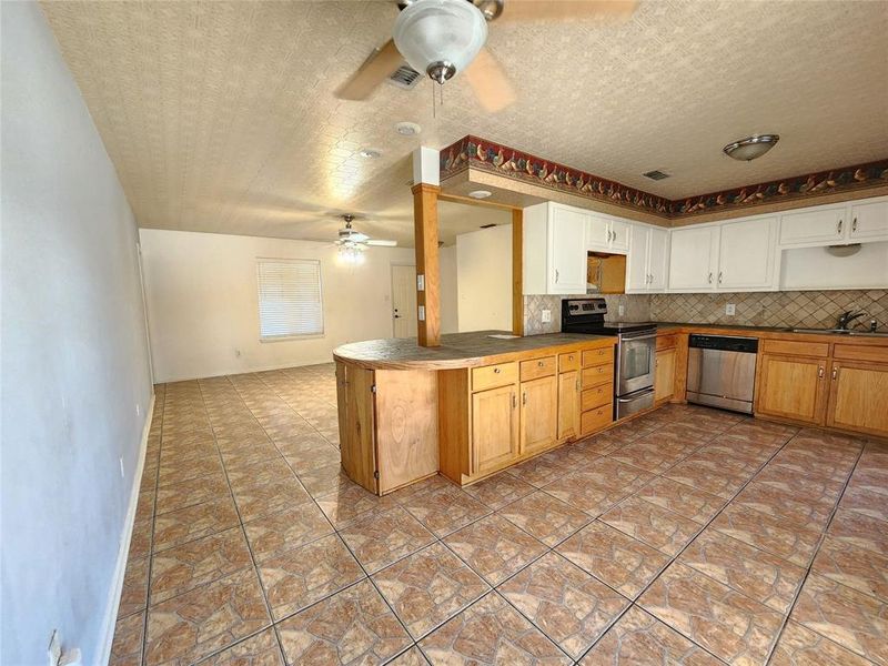 Furnished interior view inside a new home in , Mineola (Image 3).