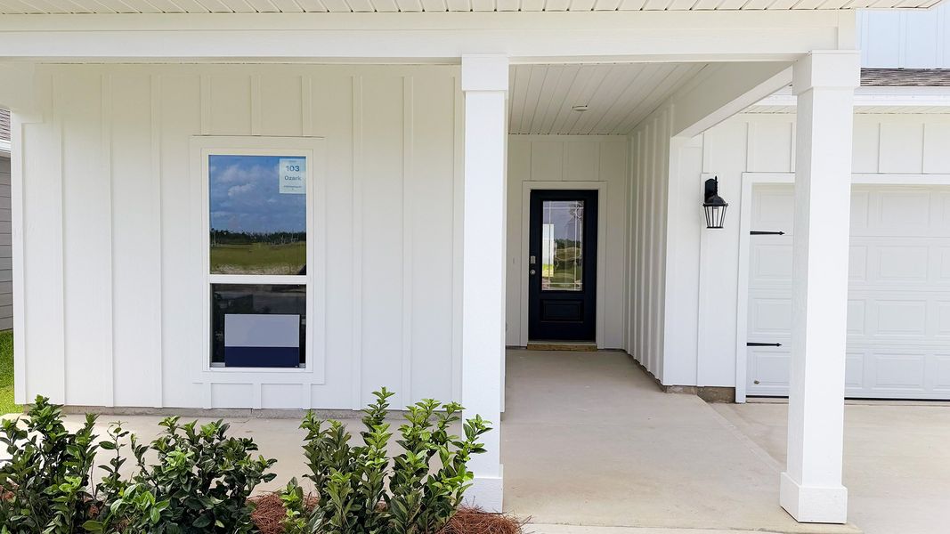 Exterior details and patio area of a home in Titus Park, Panama City (Image 3).
