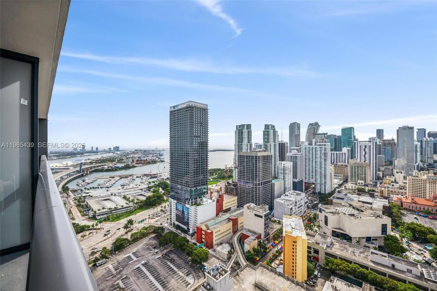 Condo located in Miami, FL showcasing its design and architecture (Image 4).