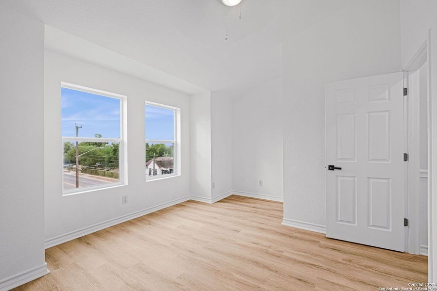 Spacious, unfurnished interior of a new home in , San Antonio (Image 30).