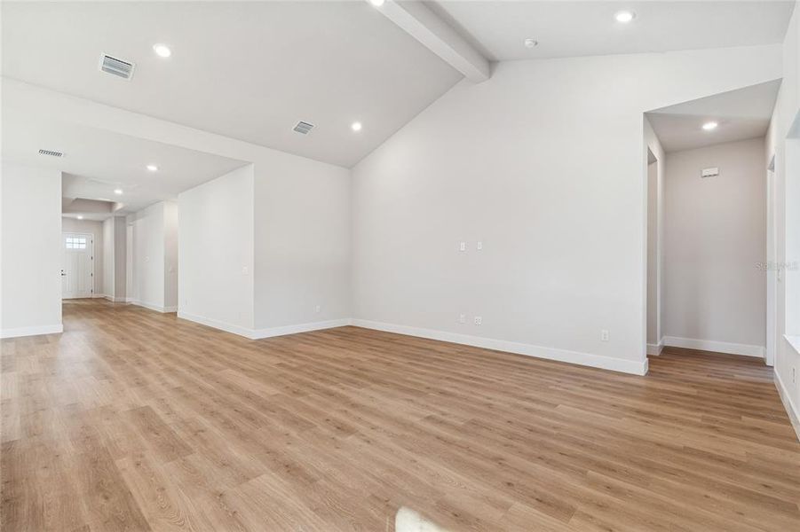 Spacious, unfurnished interior of a new home in Chapel Crossings, Wesley Chapel (Image 26).