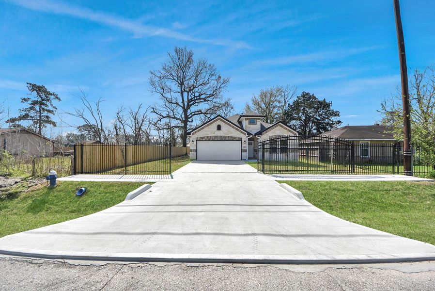Front exterior of a new home in , Houston, TX, highlighting curb appeal (Image 25).