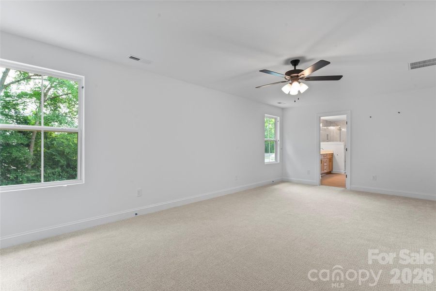Spacious, unfurnished interior of a new home in , Harrisburg (Image 14).