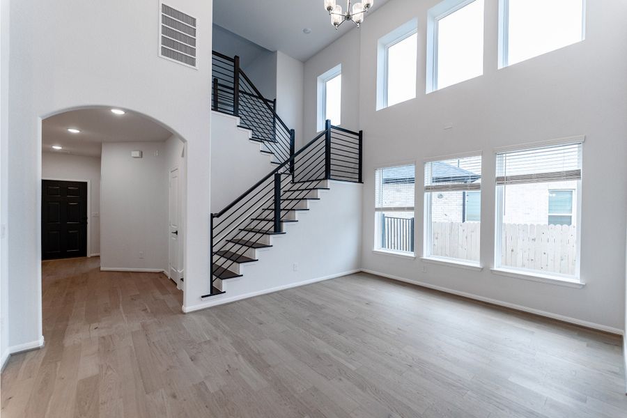 Spacious, unfurnished interior of a new home in Santa Rita Ranch, Liberty Hill (Image 14).