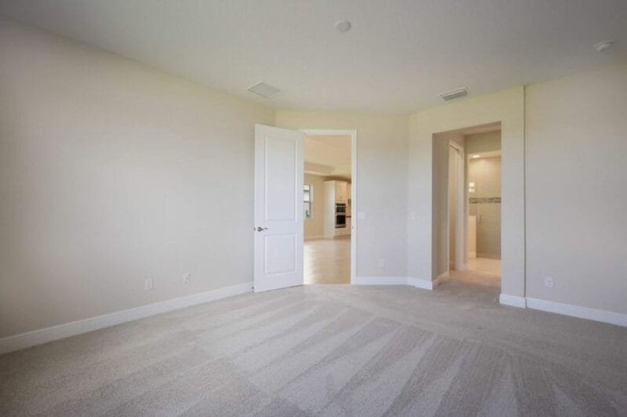 Spacious, unfurnished interior of a new home in Reflection Villas at Watercolor Place, Bradenton (Image 17).