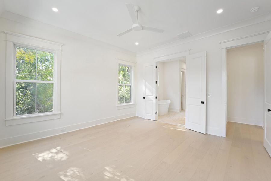 Spacious, unfurnished interior of a new home in , Charleston (Image 41).