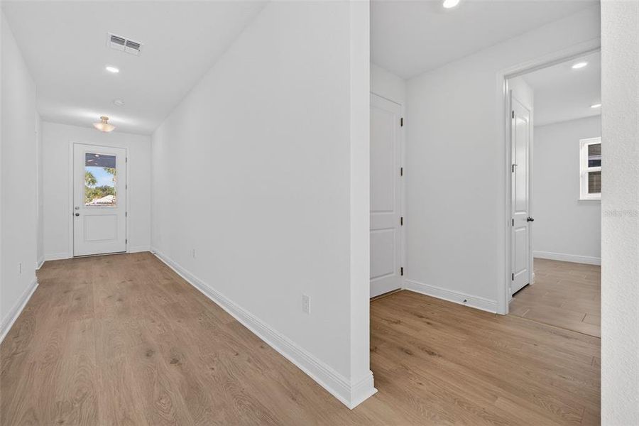 Spacious, unfurnished interior of a new home in Green Key Village, Lady Lake (Image 27). Spacious, unfurnished interior of a new home in Green Key Village, Lady Lake (Image 27).