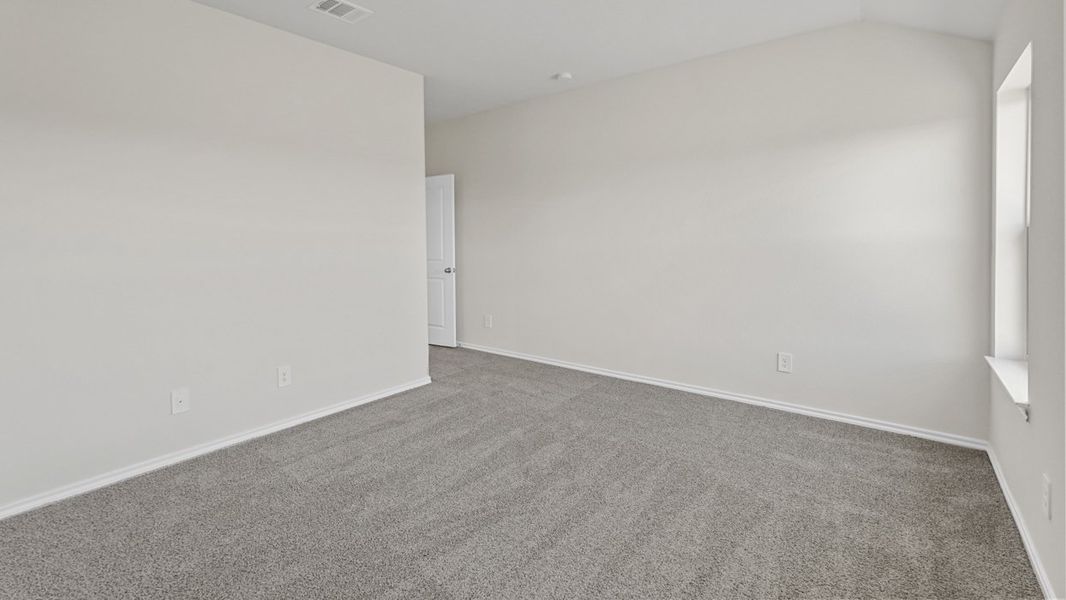 Spacious, unfurnished interior of a new home in Blaire Lake, Tyler (Image 18).