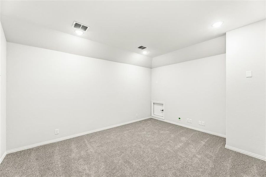 Spacious, unfurnished interior of a new home in Chaparral Park, Oak Point (Image 20).