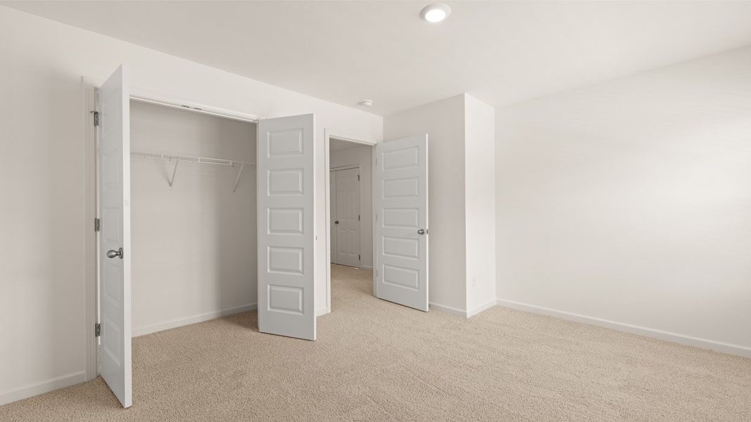 Spacious, unfurnished interior of a new home in Bridle Creek, Locust Grove (Image 33).