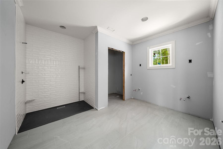 Spacious, unfurnished interior of a new home in , Etowah (Image 7).