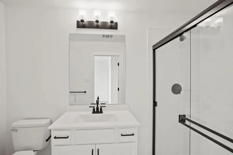 Bedroom 2 bath (*Photo not of actual home and used for illustration purposes only.) Bedroom 2 bath (*Photo not of actual home and used for illustration purposes only.)