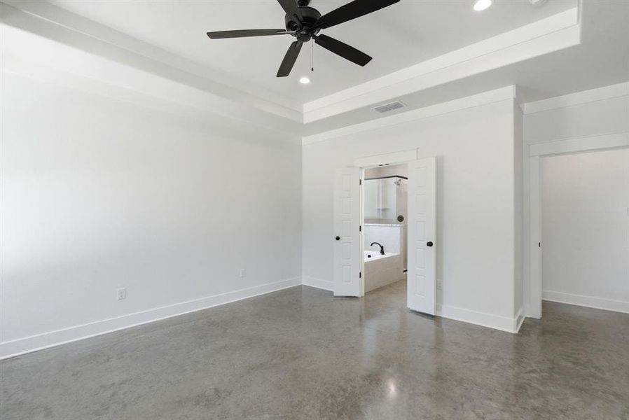 Spacious, unfurnished interior of a new home in , Weatherford (Image 20).