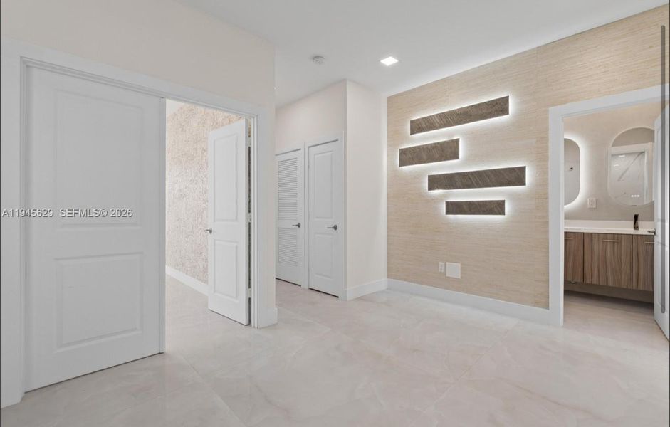 Spacious, unfurnished interior of a new home in , Miramar (Image 9).