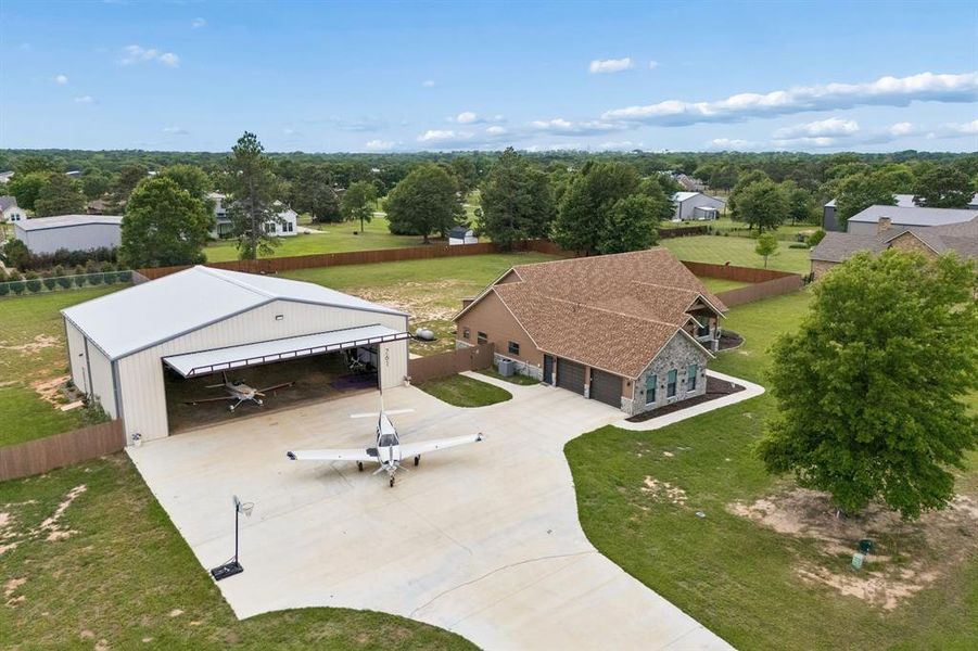 Community amenities in , Edgewood (Image 32).