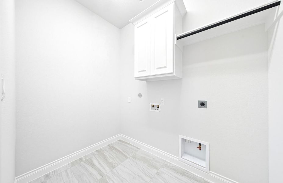 Spacious, unfurnished interior of a new home in Bridgeland 60′, Cypress (Image 31).