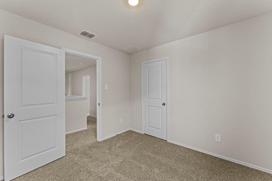Spacious, unfurnished interior of a new home in Avenida, Converse (Image 31).