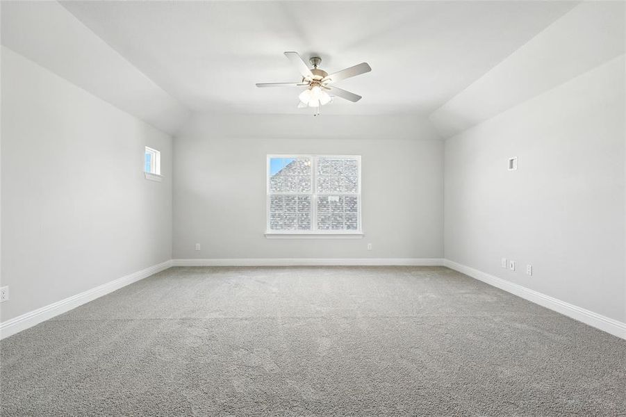 Spacious, unfurnished interior of a new home in Ridge Crossing, Waxahachie (Image 21).