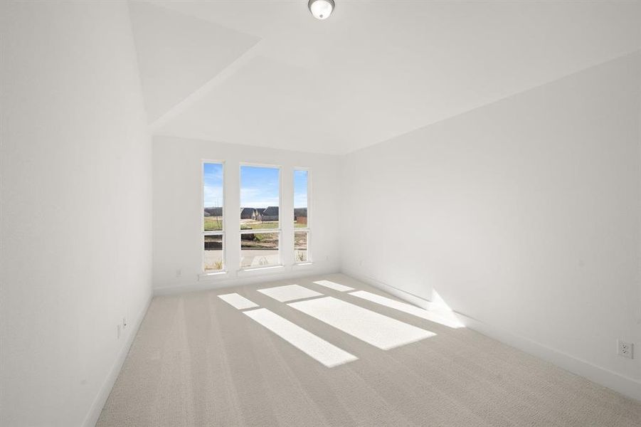 Spacious, unfurnished interior of a new home in High Country, Burleson (Image 15).