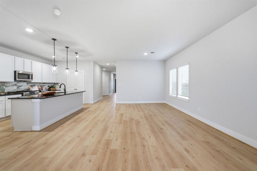Spacious, unfurnished interior of a new home in Massey Oaks, Pearland (Image 23).