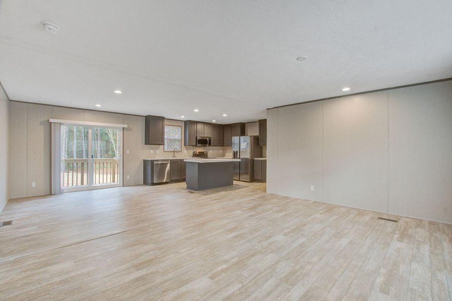 Spacious, unfurnished interior of a new home in , Walterboro (Image 26).