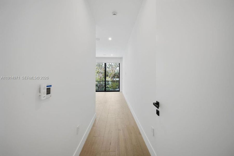 Spacious, unfurnished interior of a new home in , Fort Lauderdale (Image 61).