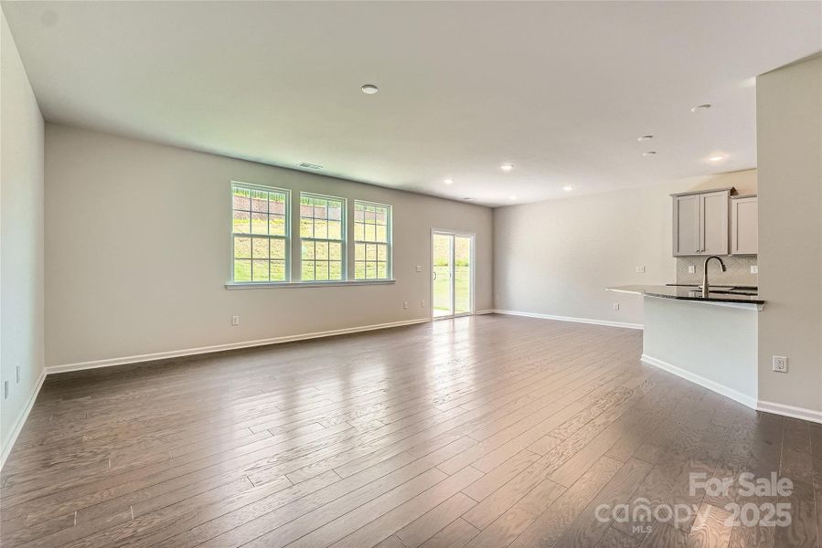 Living Room (example) Living Room (example)