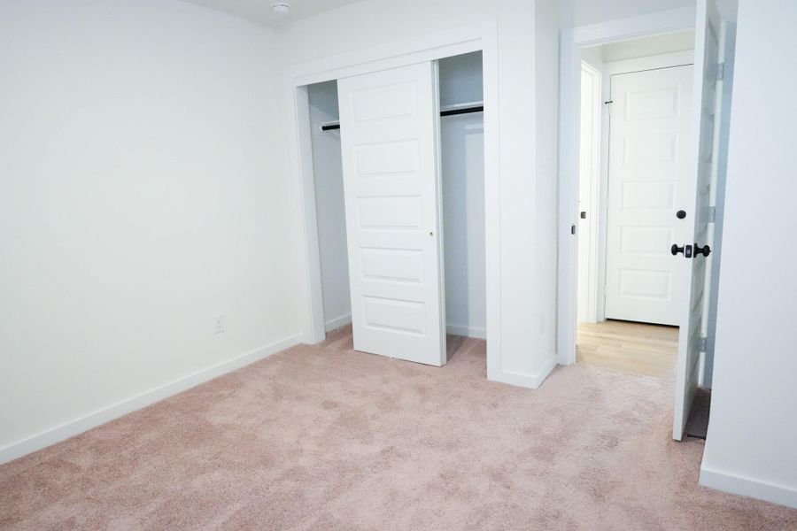 Spacious, unfurnished interior of a new home in Foxtail Palms, Manvel (Image 29).