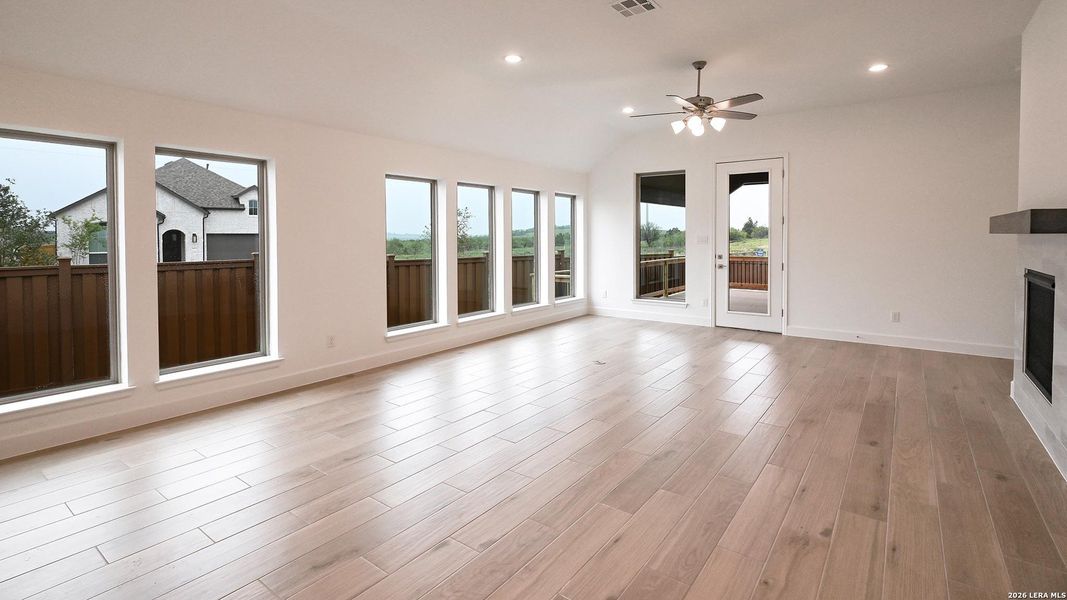 Spacious, unfurnished interior of a new home in Mayfair, New Braunfels (Image 16).