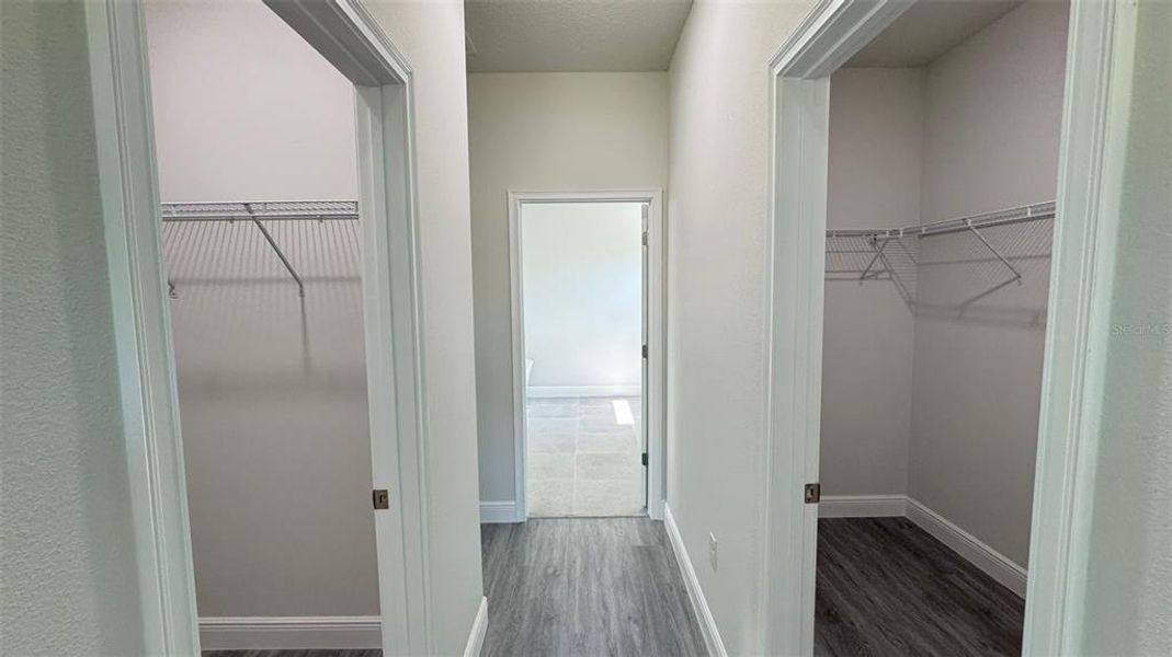 Spacious, unfurnished interior of a new home in , Ocala (Image 5).