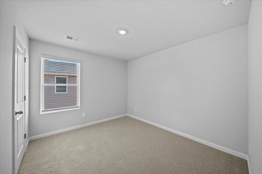 Spacious, unfurnished interior of a new home in Village at White Pine, Pendleton (Image 11).